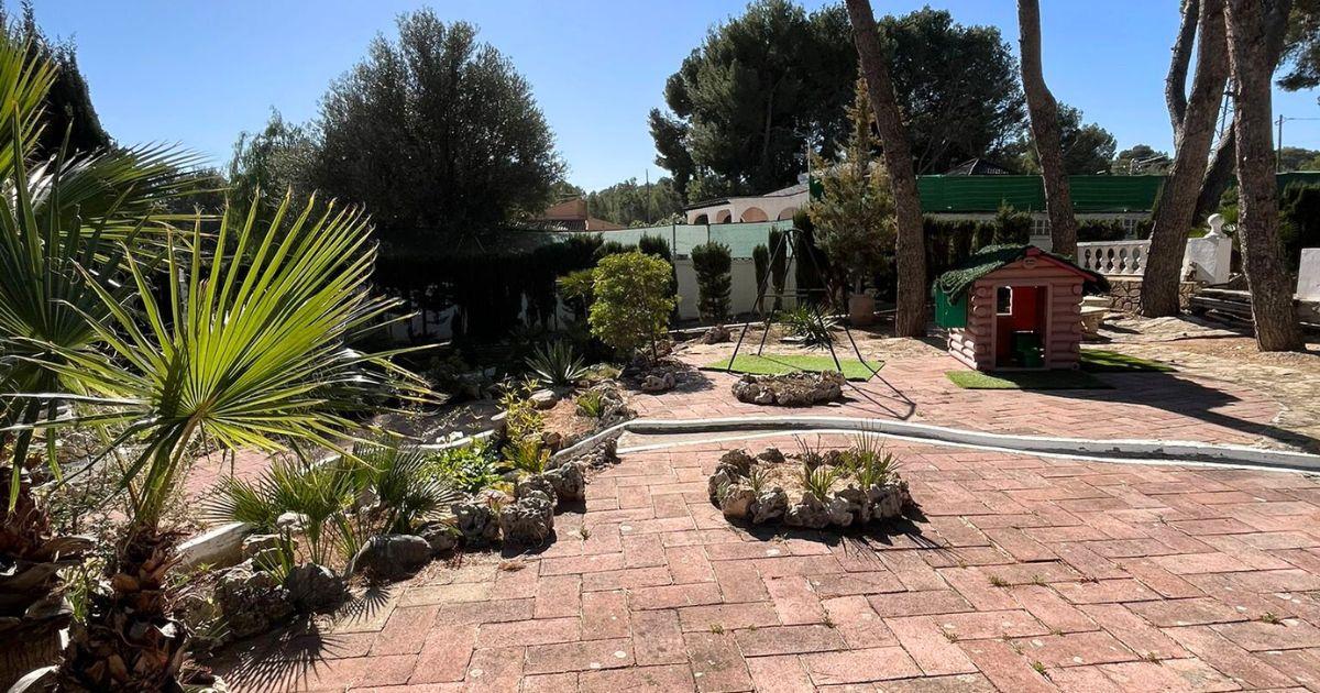 Villa Exclusiva con Vistas al Mar en la Nucía: Privacidad, Naturaleza y Encanto Español