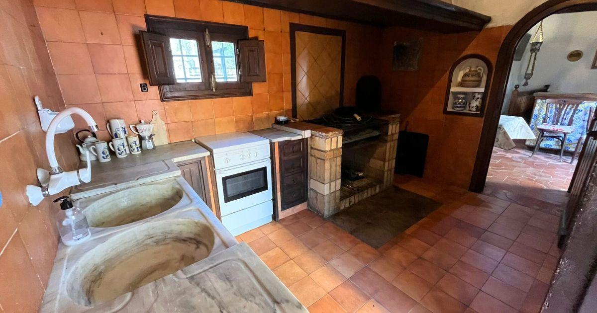 Villa Exclusiva con Vistas al Mar en la Nucía: Privacidad, Naturaleza y Encanto Español