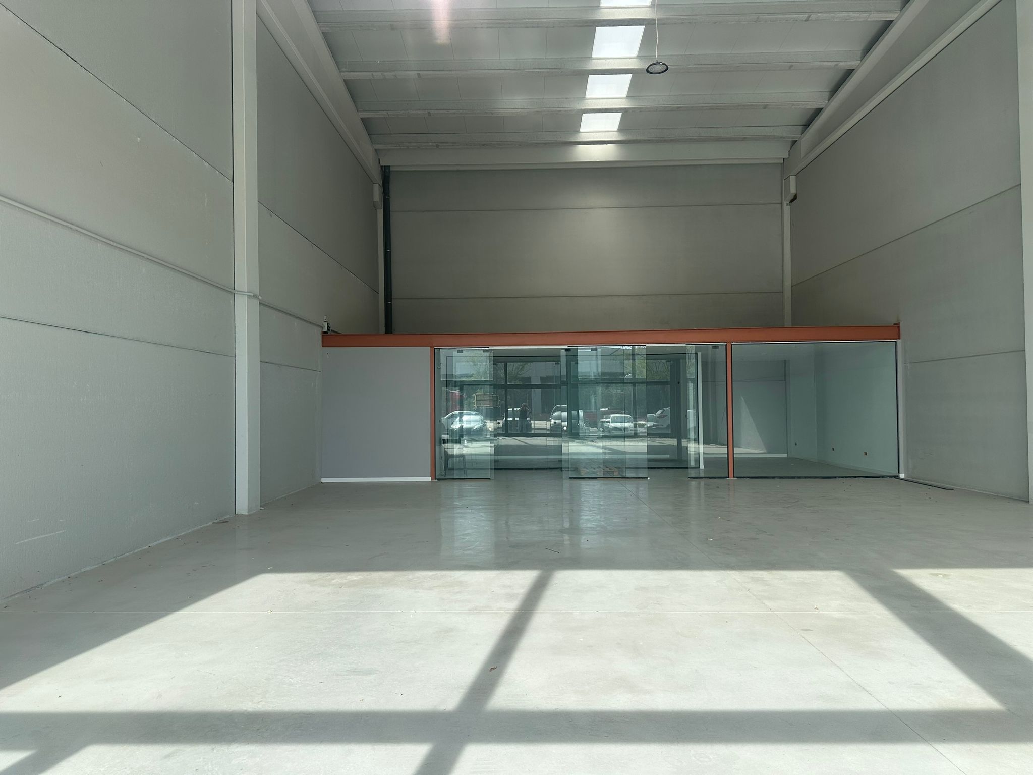 Alquiler a largo plazo de nave comercial en Villajoyosa, Alicante