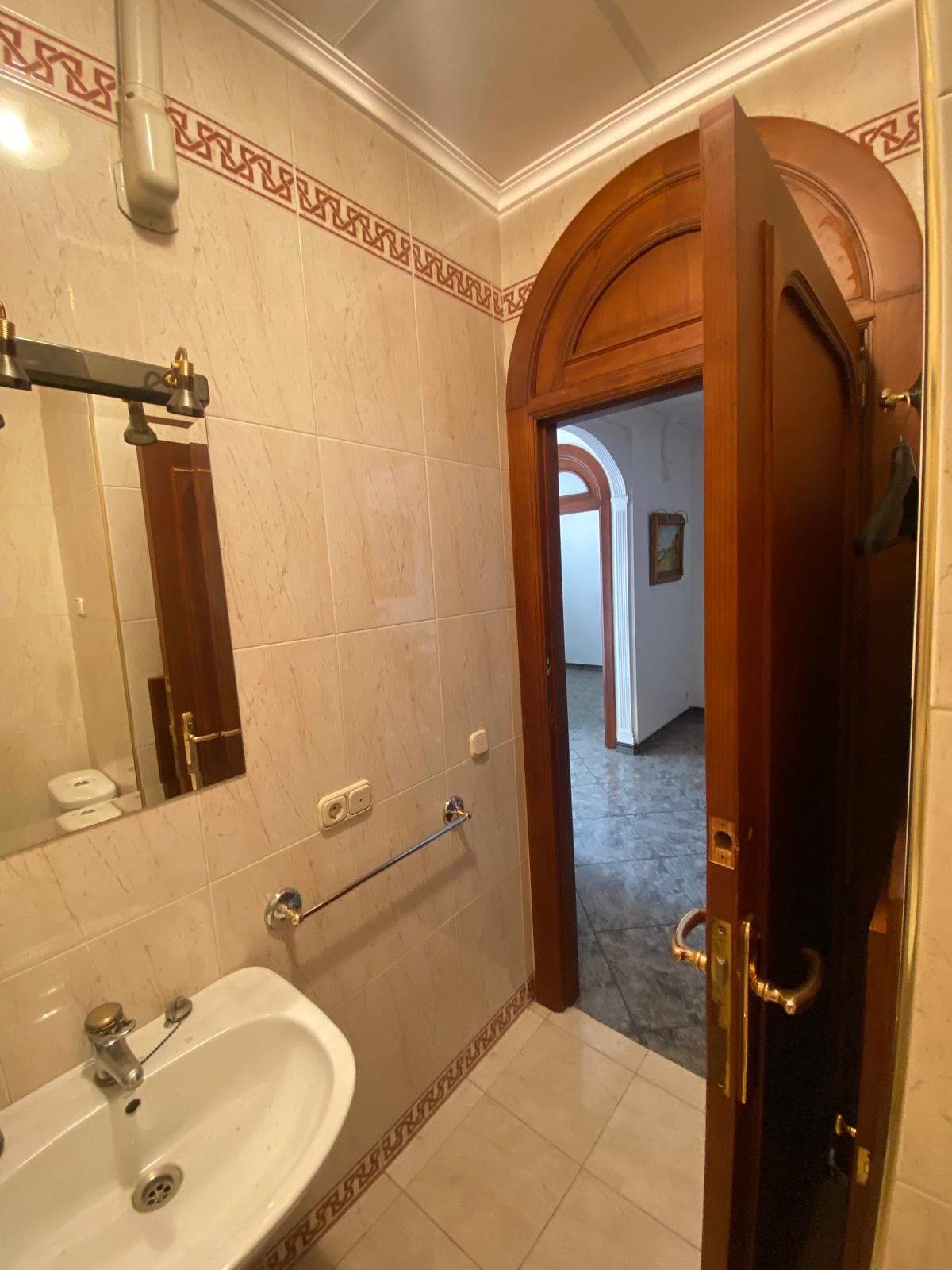 Local comercial en venta en Benidorm, Alicante - 170 m².