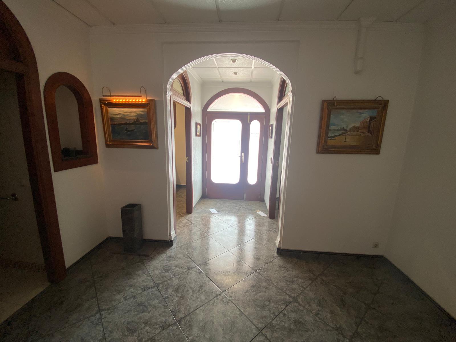 Local comercial en venta en Benidorm, Alicante - 170 m².