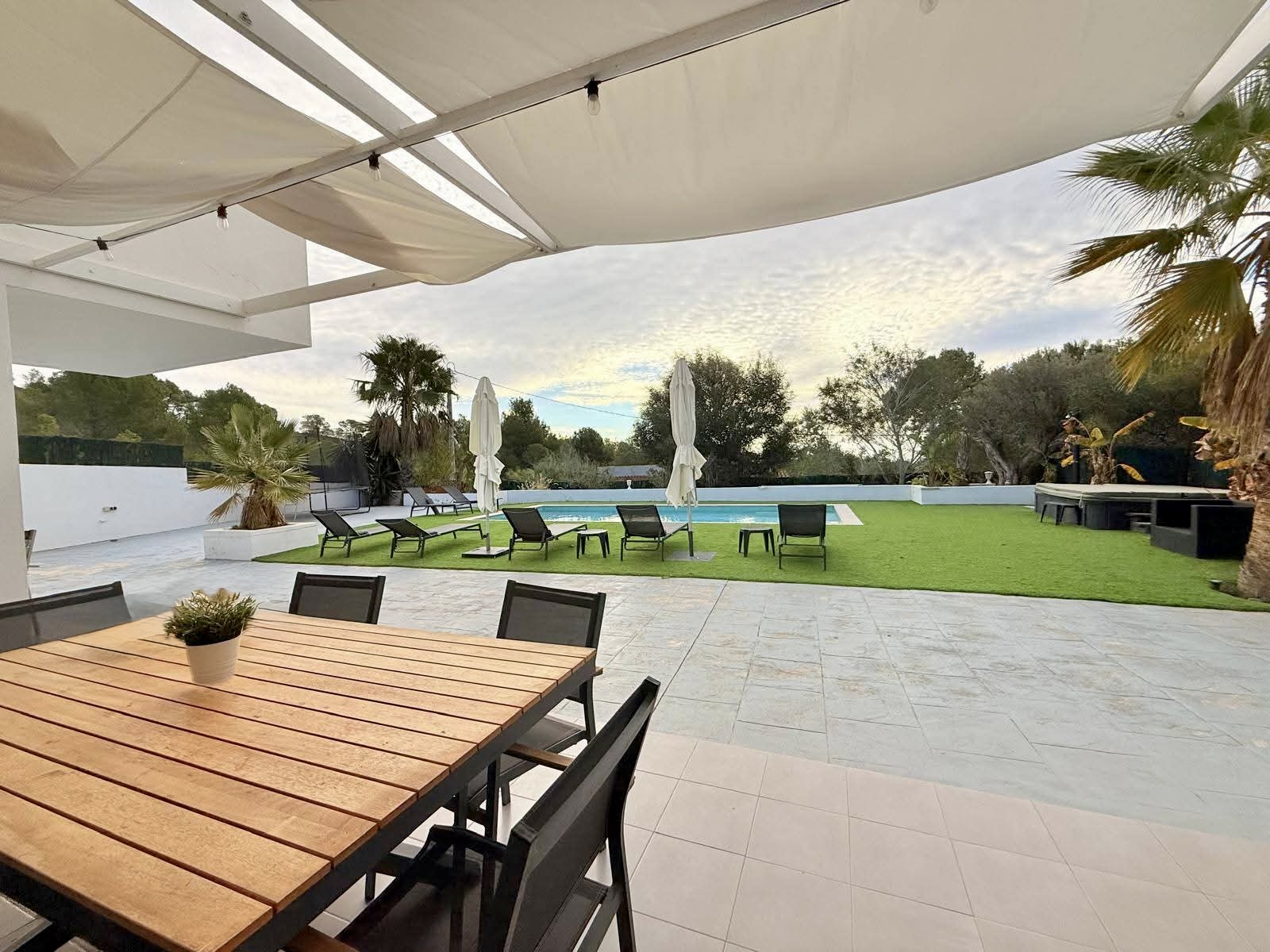 Chalet moderno de 4 dormitorios en Altea, Alicante – Venta