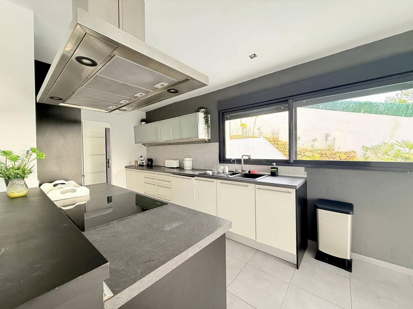 Chalet moderno de 4 dormitorios en Altea, Alicante – Venta