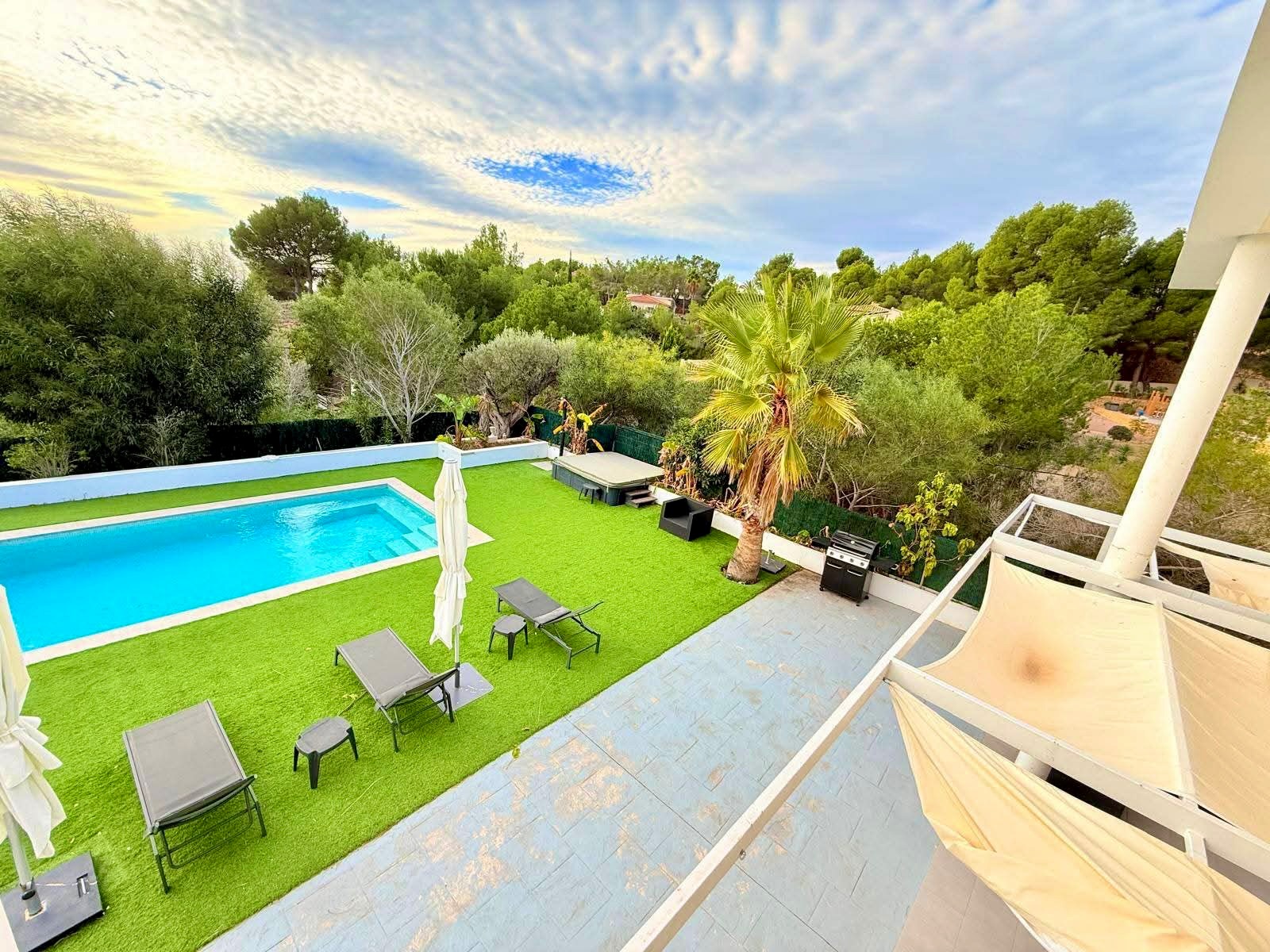Chalet moderno de 4 dormitorios en Altea, Alicante – Venta
