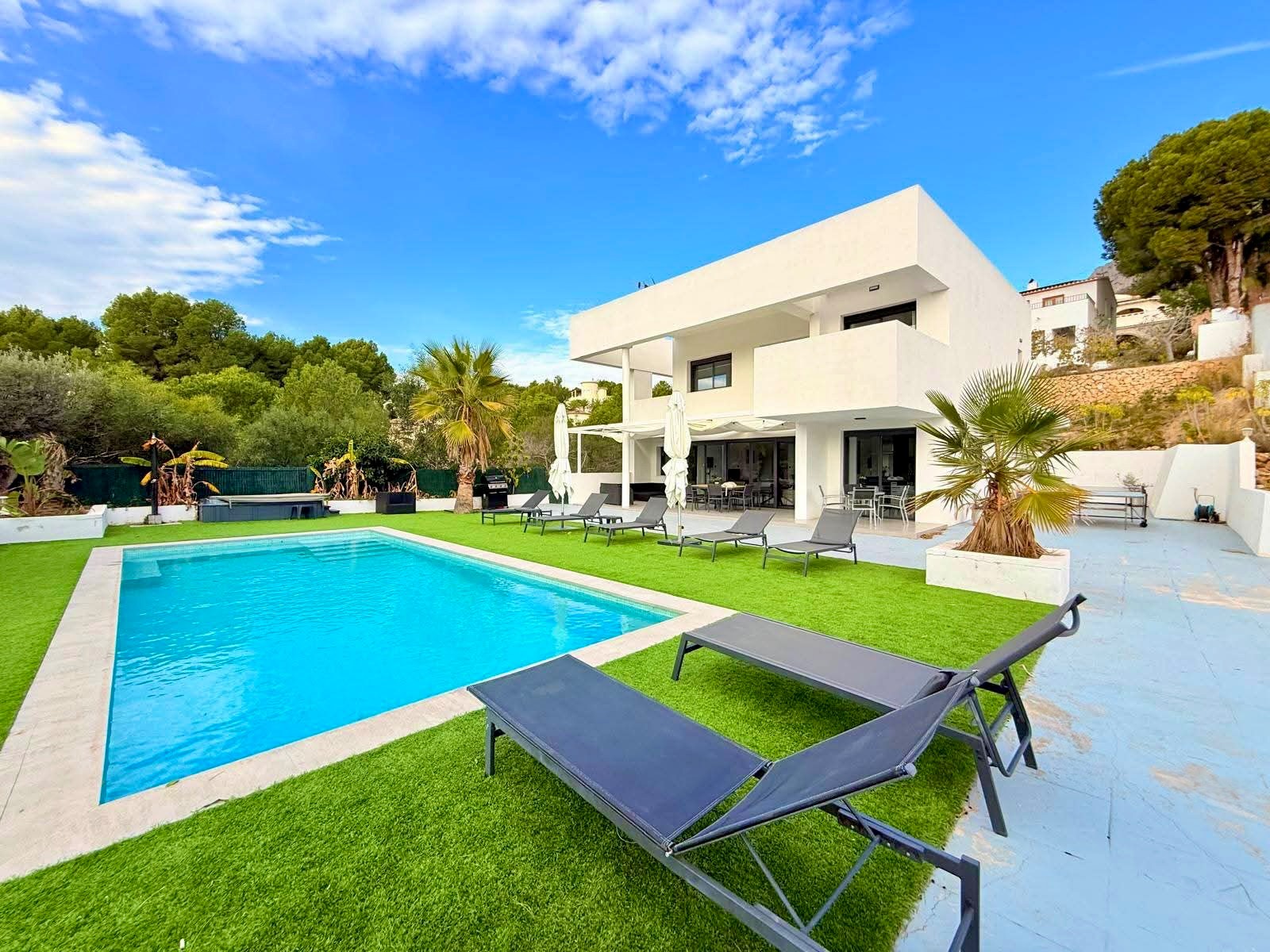 Chalet moderno de 4 dormitorios en Altea, Alicante – Venta