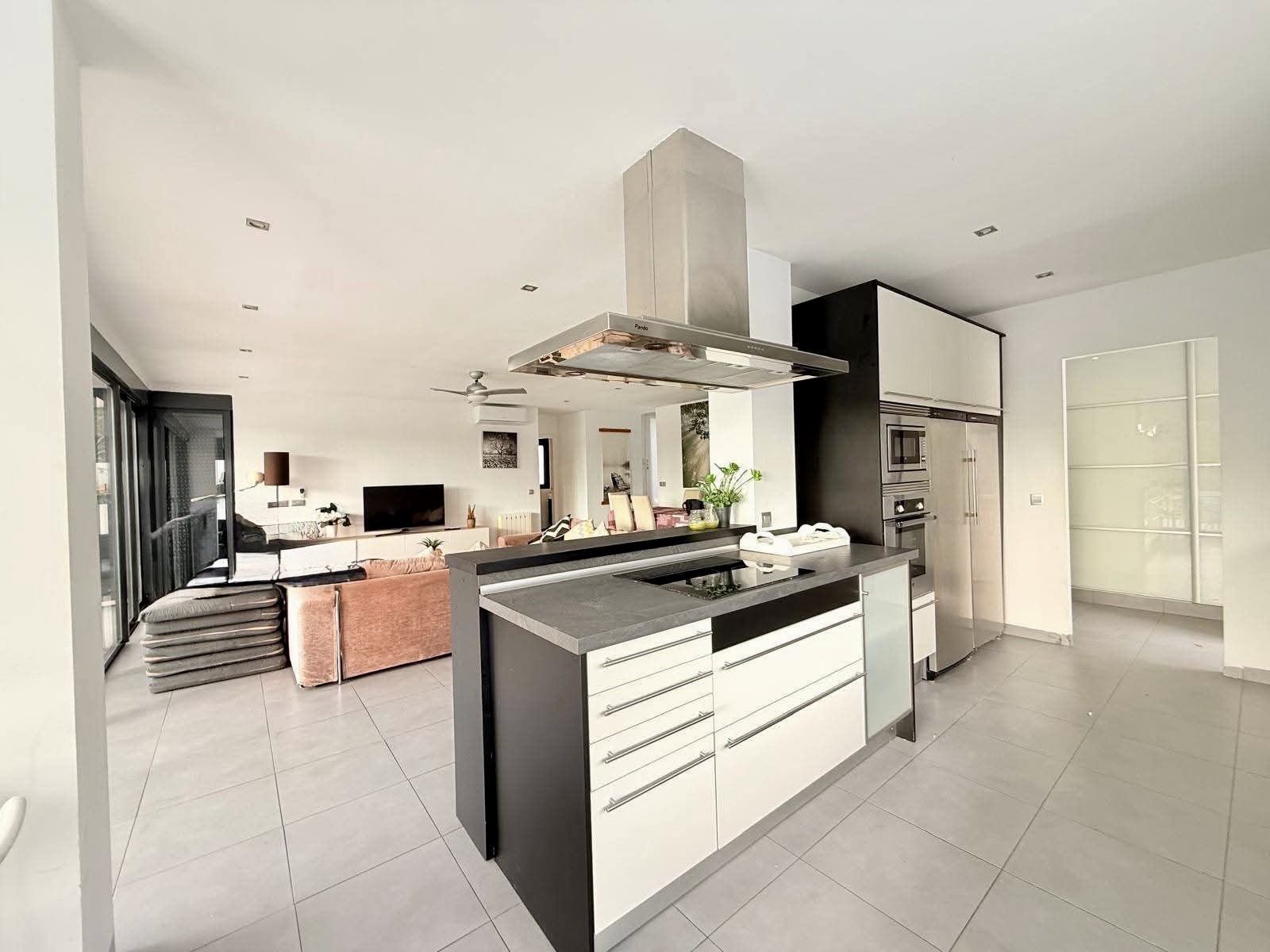 Chalet moderno de 4 dormitorios en Altea, Alicante – Venta