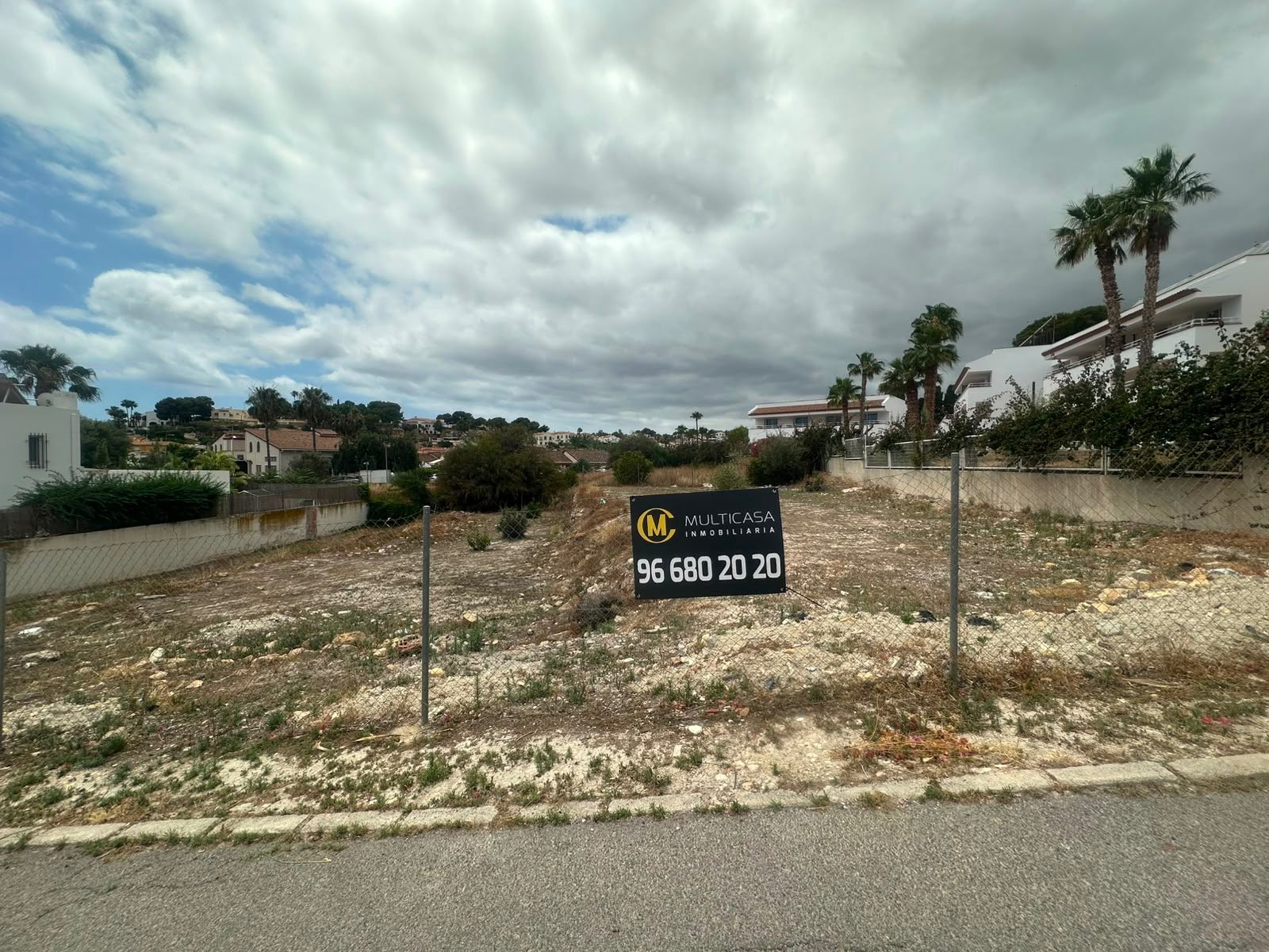 Venta de Parcela Urbana de 900 m2 en "Foya Blanca" (Alfas del Pi) para construir una villa