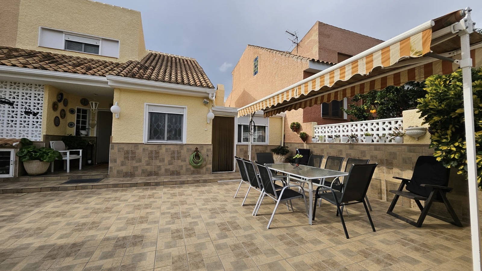 Bungalow-pareado en venta con 3 dormitorios en La Nucía, Alicante