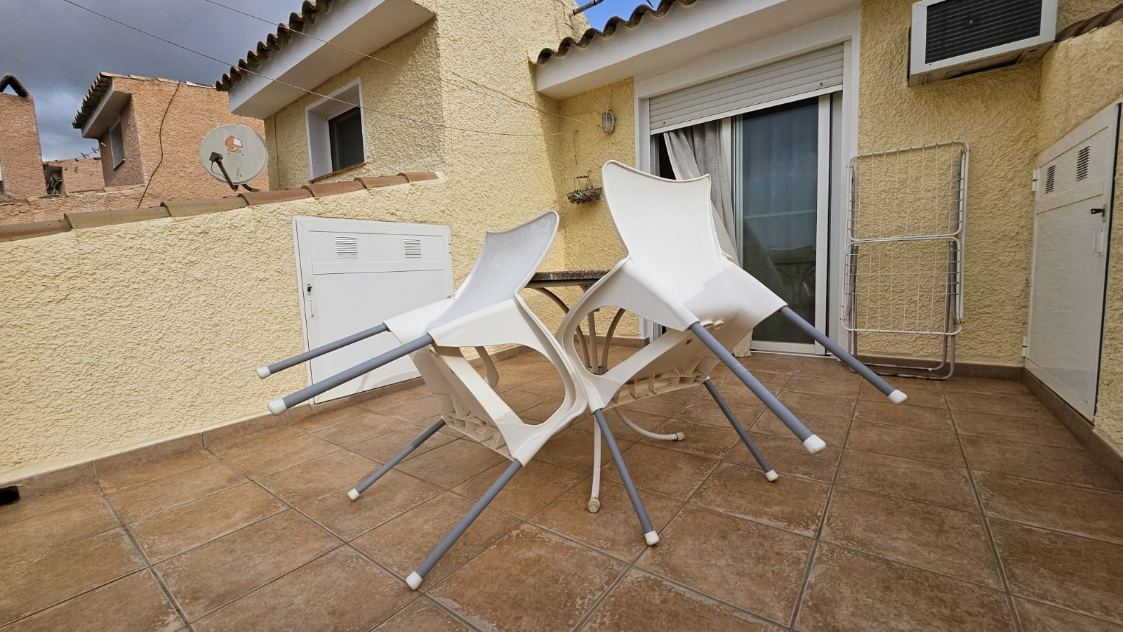 Bungalow-pareado en venta con 3 dormitorios en La Nucía, Alicante