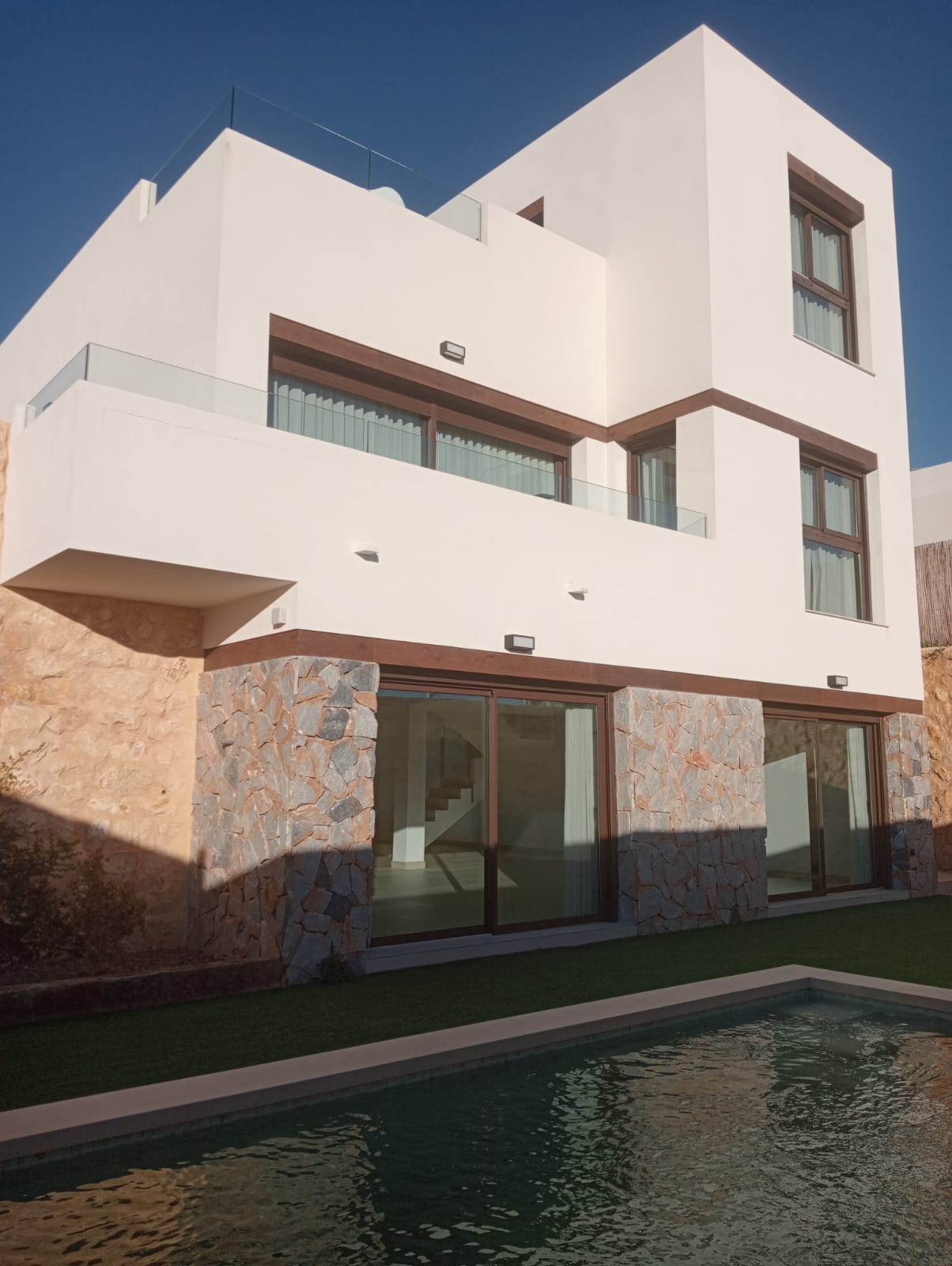 Chalets en venta con 3 dormitorios y piscina privada en Finestrat