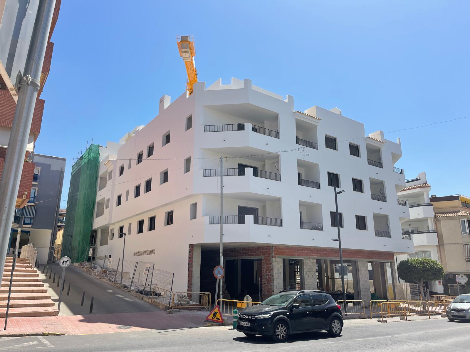 Apartamento moderno en el Centro de Alfas del Pi, a estrenar con 3 dormitorios y 2 baños.