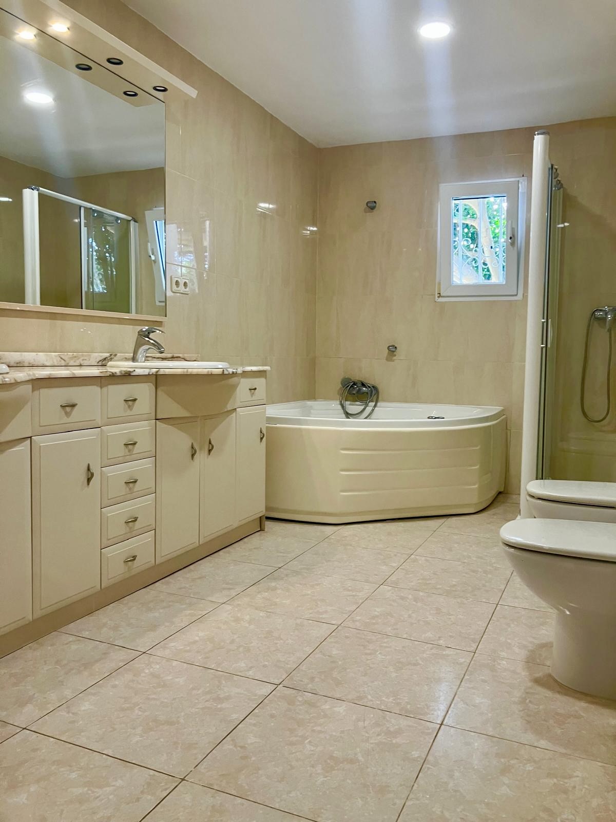 Se alquila, villa en El Romeral con 3 dormitorios y piscina privada - Alquiler a largo plazo