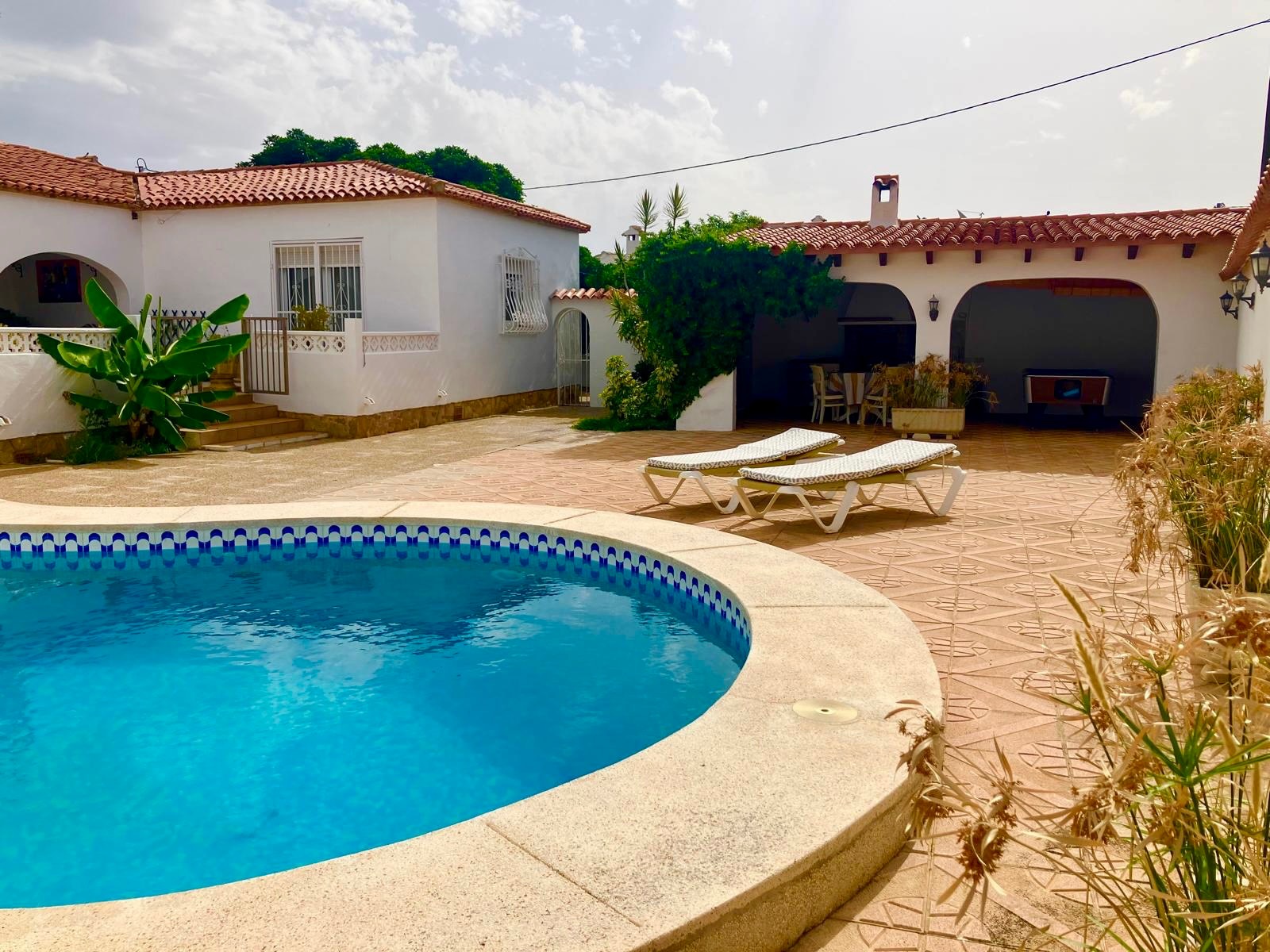 Se alquila, villa en El Romeral con 3 dormitorios y piscina privada - Alquiler a largo plazo