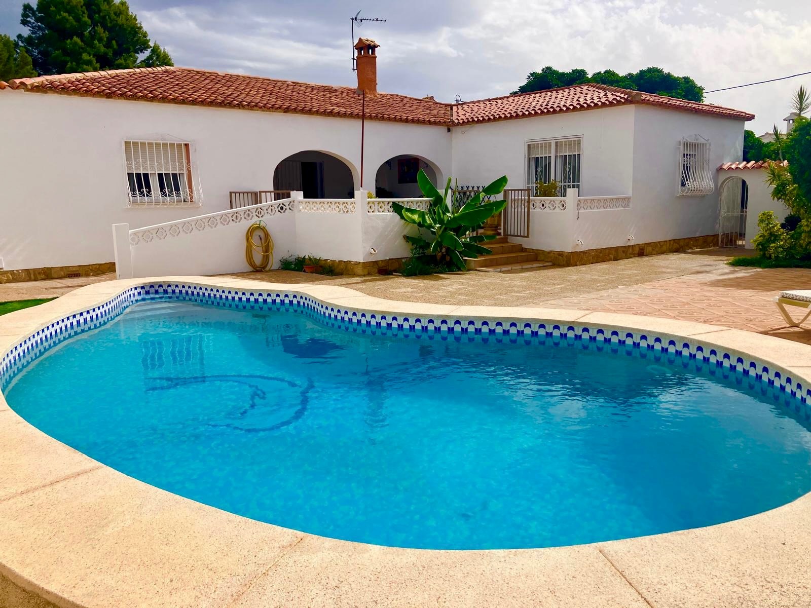 Se alquila, villa en El Romeral con 3 dormitorios y piscina privada - Alquiler a largo plazo