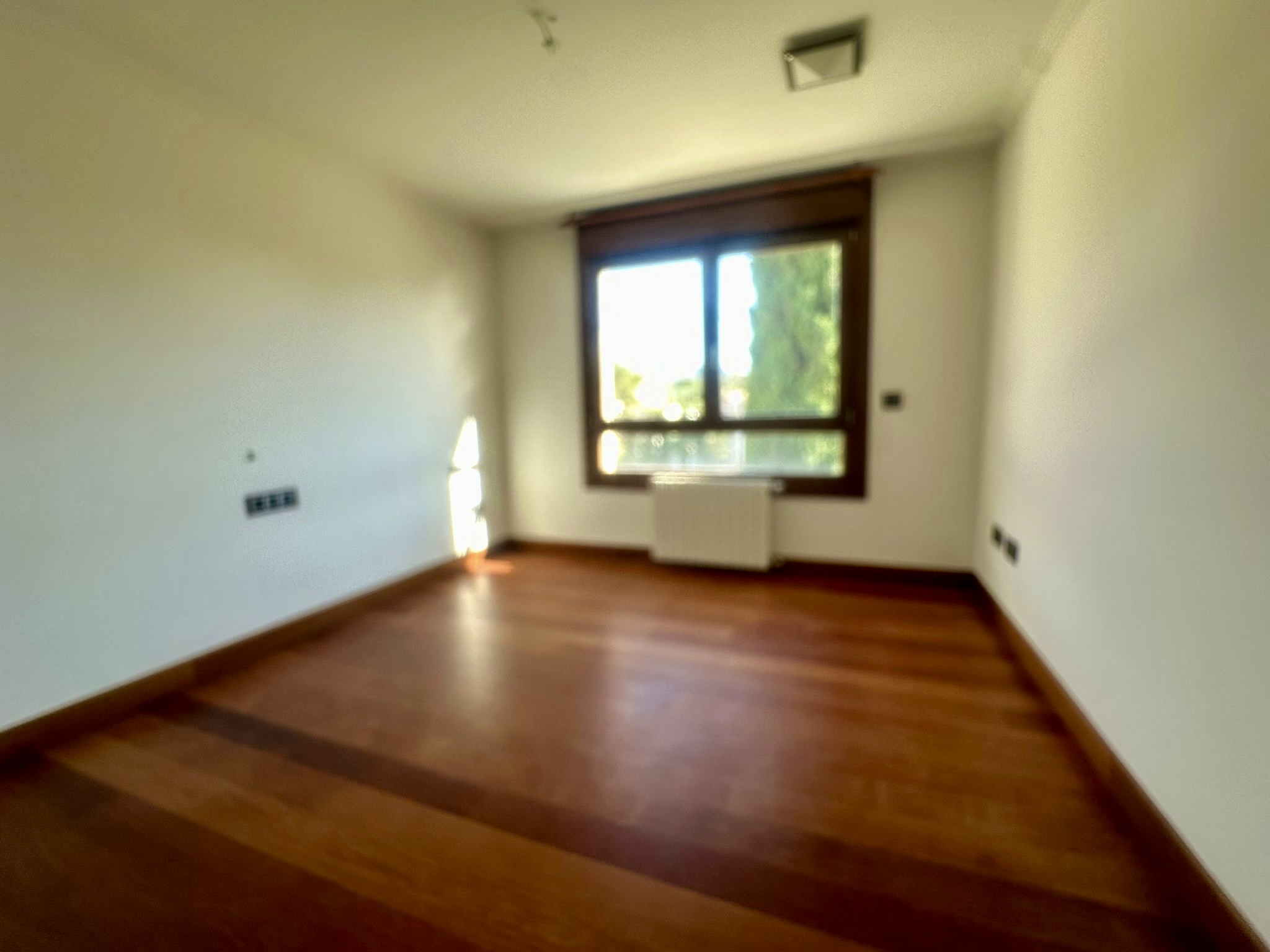 Villa moderna con 5 dormitorios y  piscina climatizada en el Albir