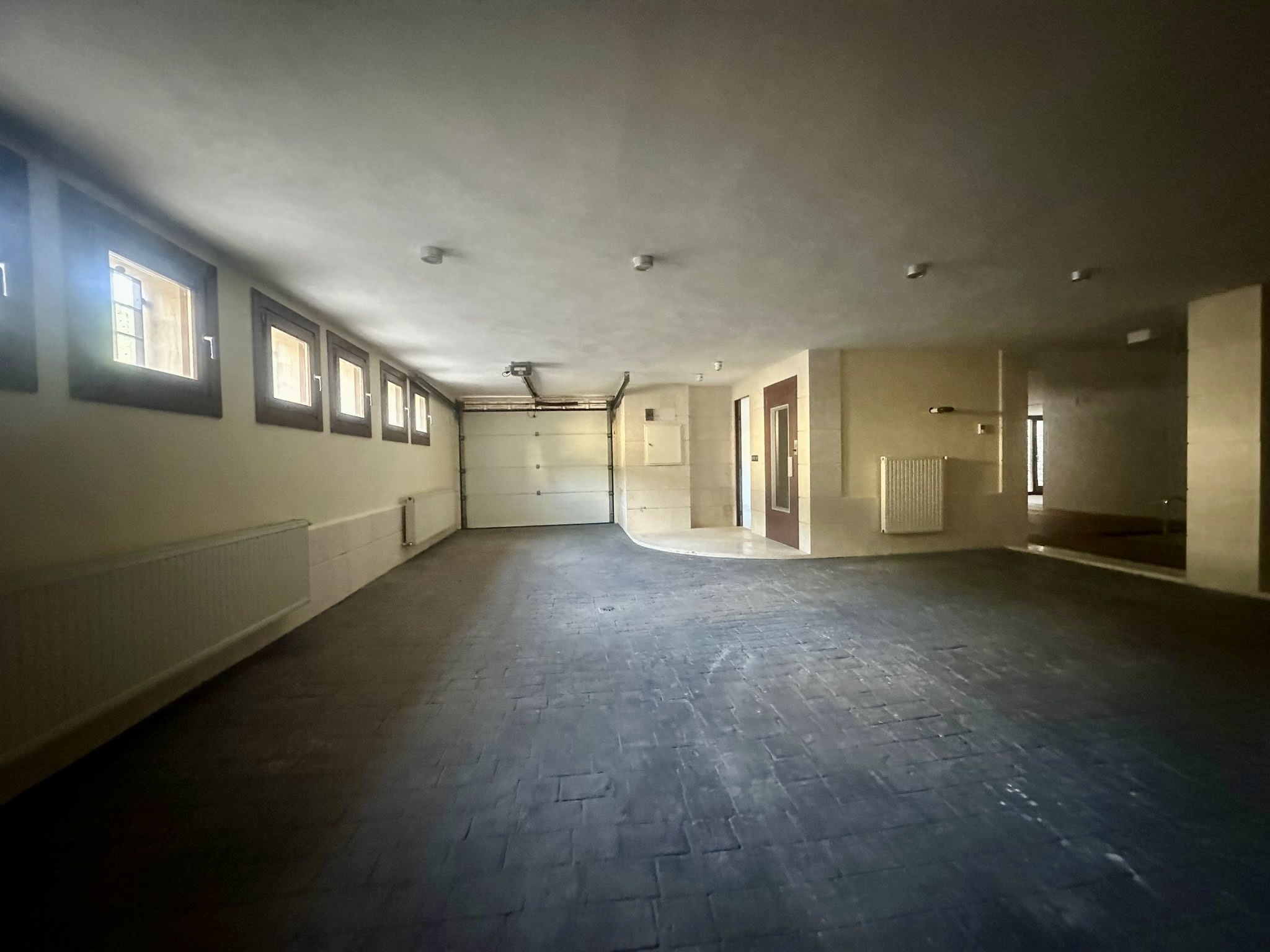Villa moderna con 5 dormitorios y  piscina climatizada en el Albir