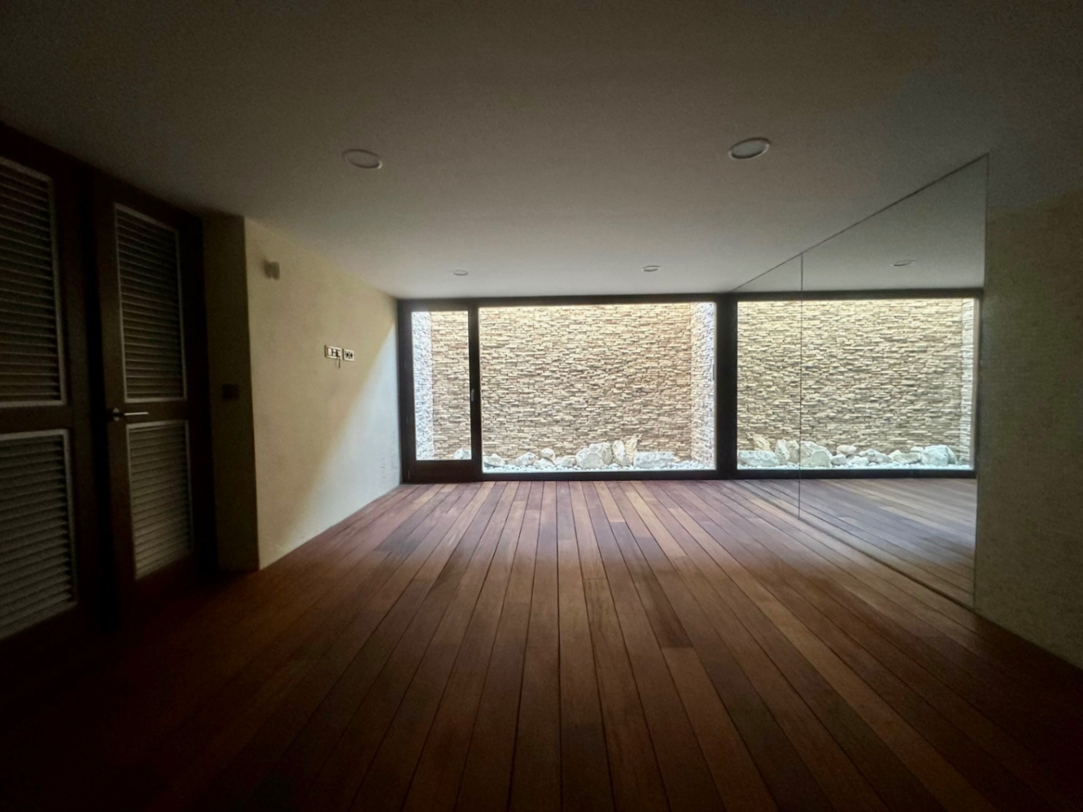 Villa moderna con 5 dormitorios y  piscina climatizada en el Albir