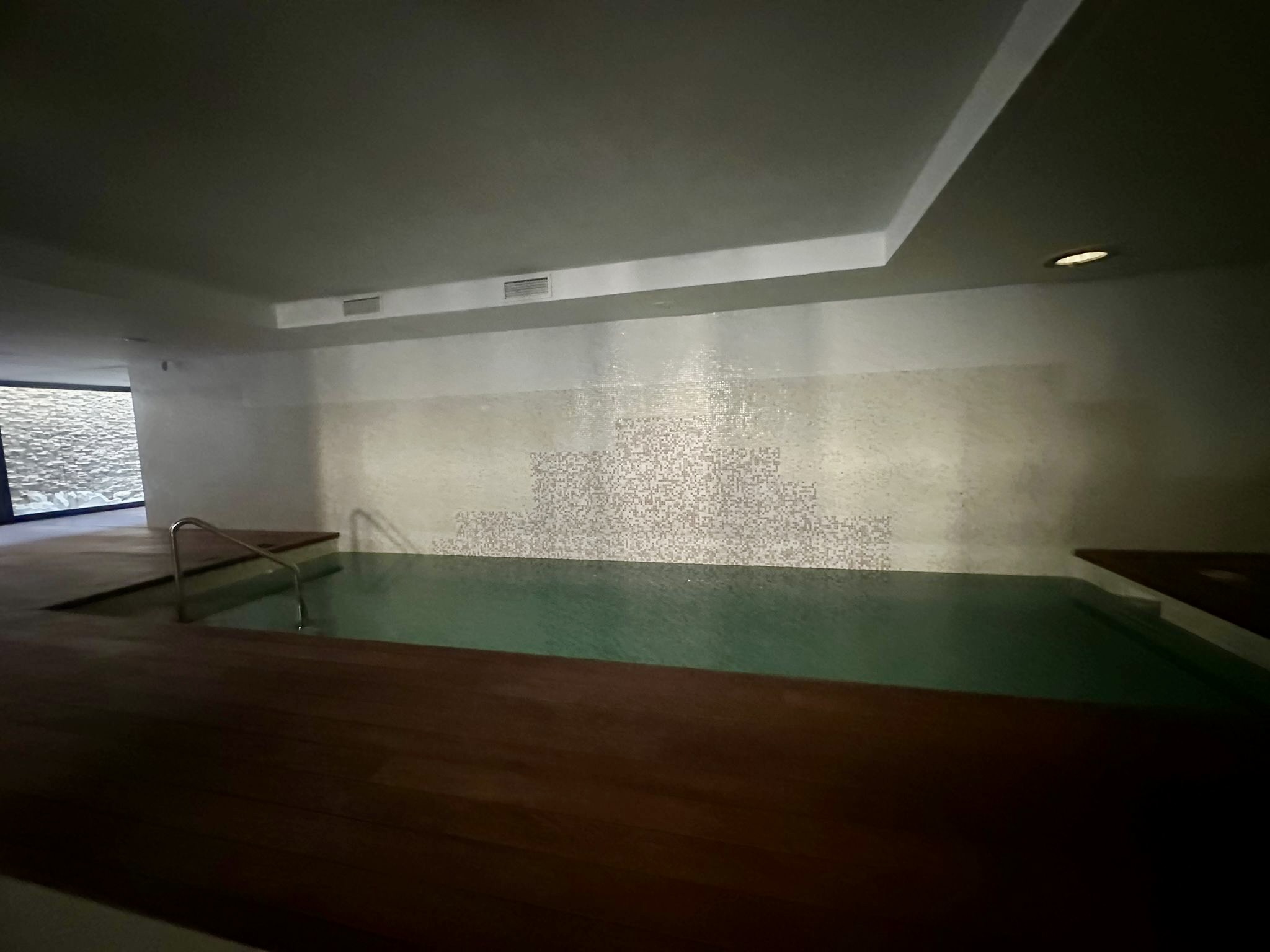 Villa moderna con 5 dormitorios y  piscina climatizada en el Albir