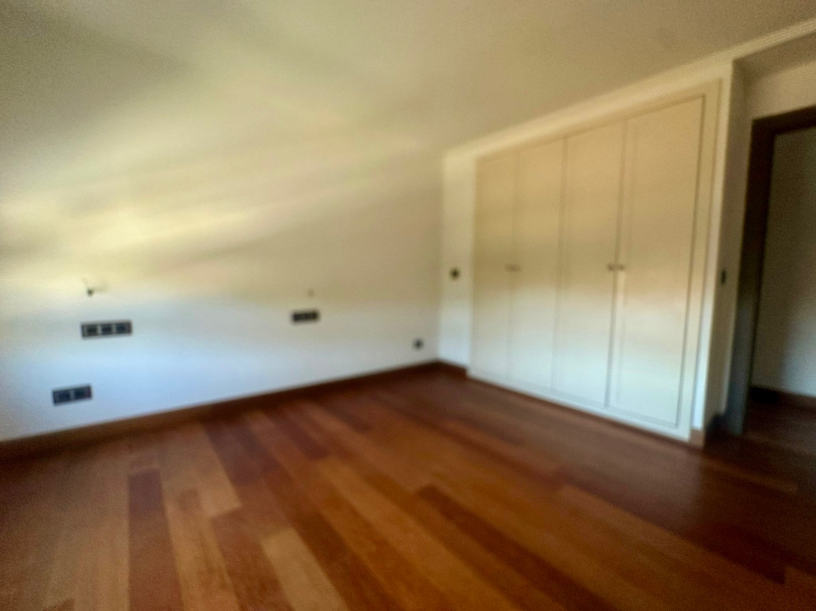 Villa moderna con 5 dormitorios y  piscina climatizada en el Albir