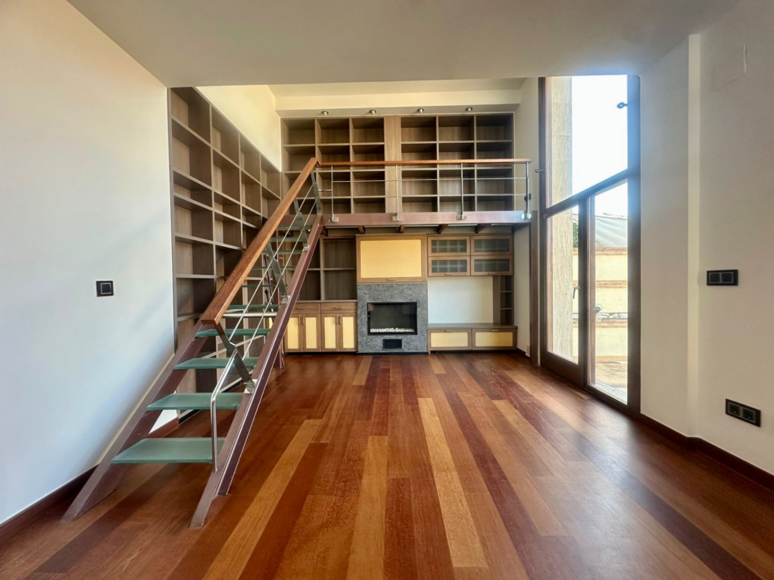 Villa moderna con 5 dormitorios y  piscina climatizada en el Albir