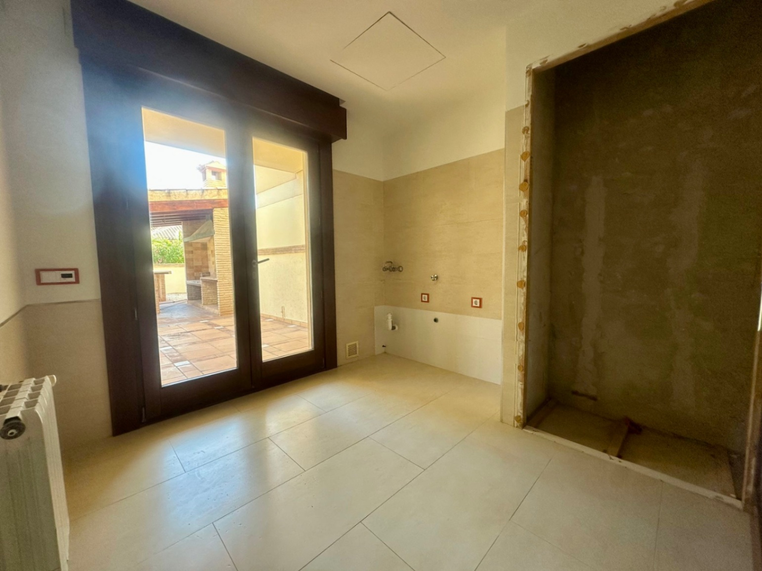 Villa moderna con 5 dormitorios y  piscina climatizada en el Albir