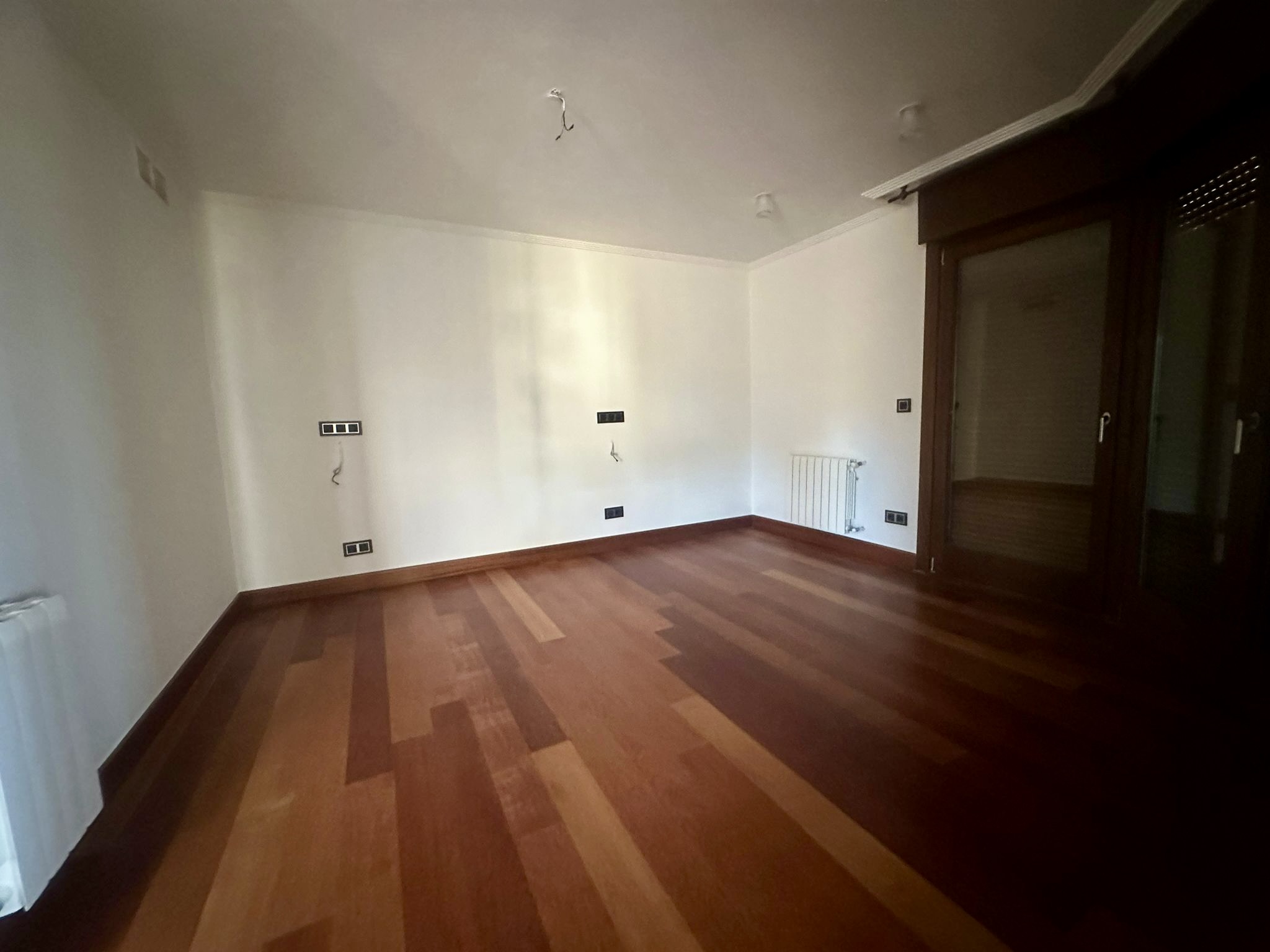 Villa moderna con 5 dormitorios y  piscina climatizada en el Albir