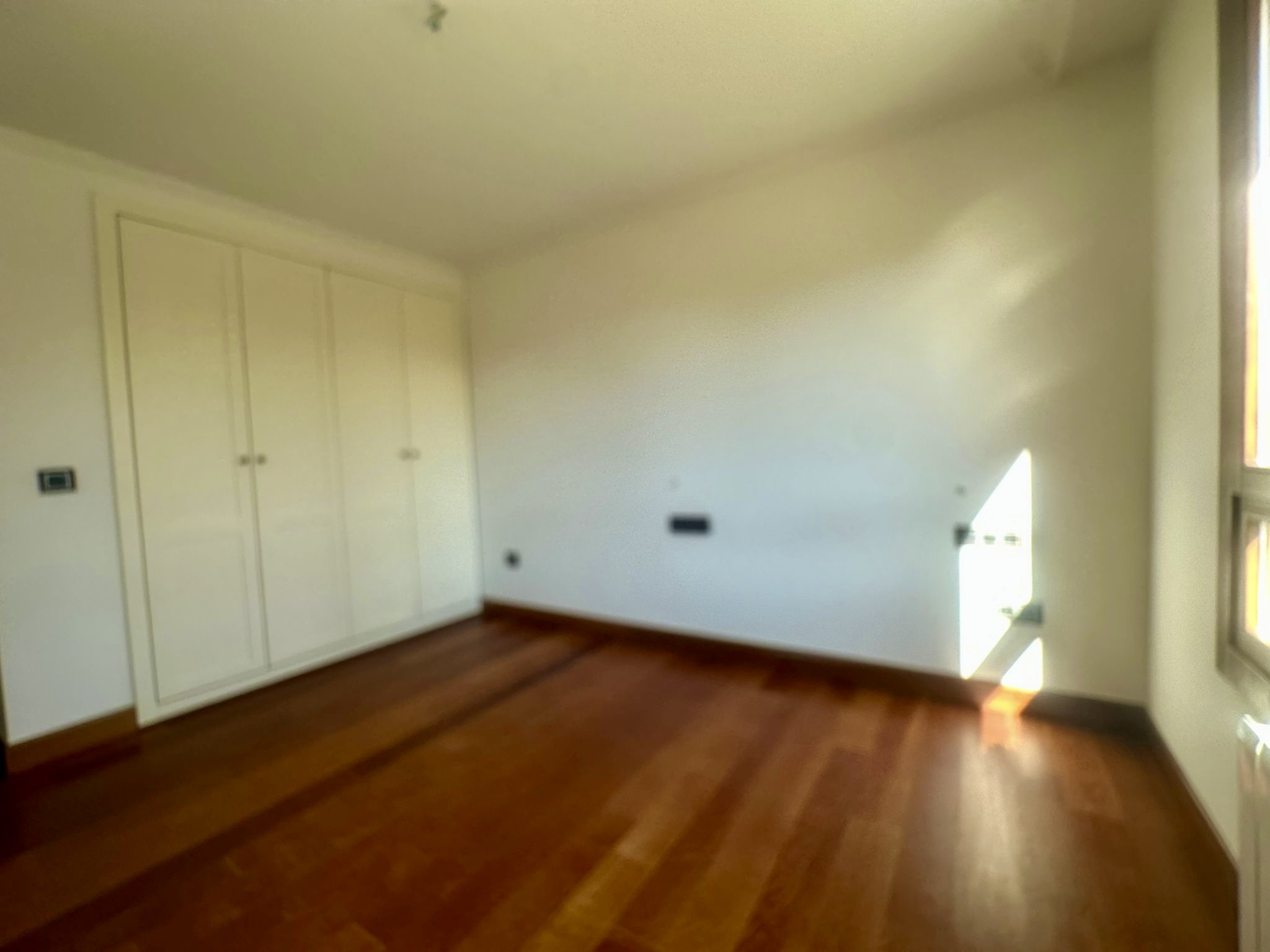 Villa moderna con 5 dormitorios y  piscina climatizada en el Albir