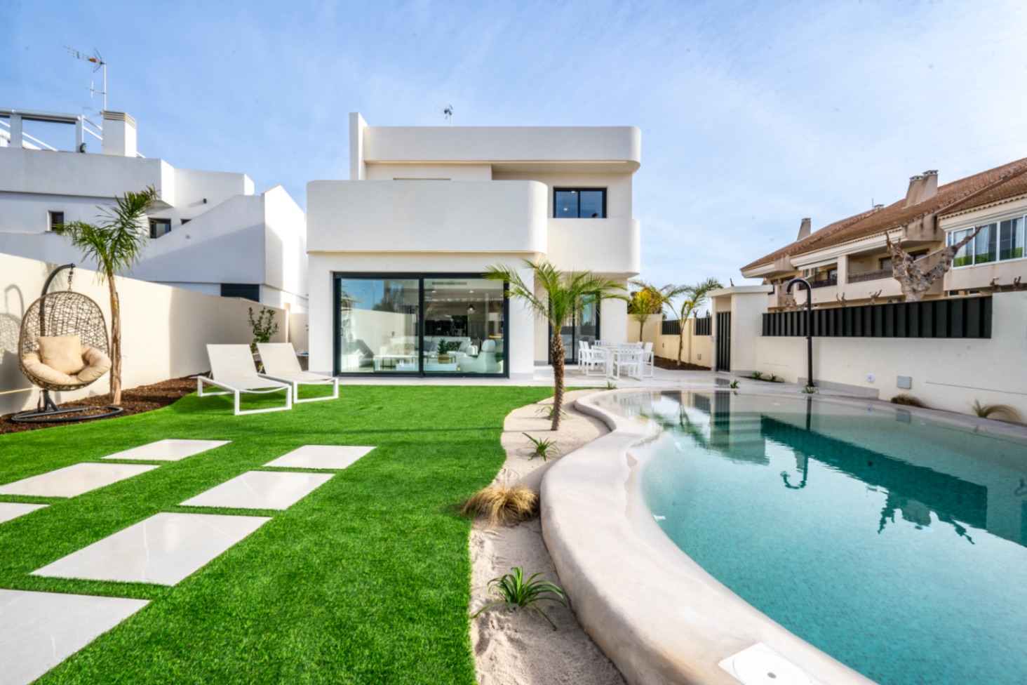 Chalet en venta con 3 dormitorios y piscina en Torre-Pacheco (Murcia)