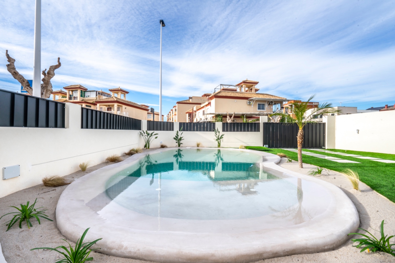 Chalet en venta con 3 dormitorios y piscina en Torre-Pacheco (Murcia)