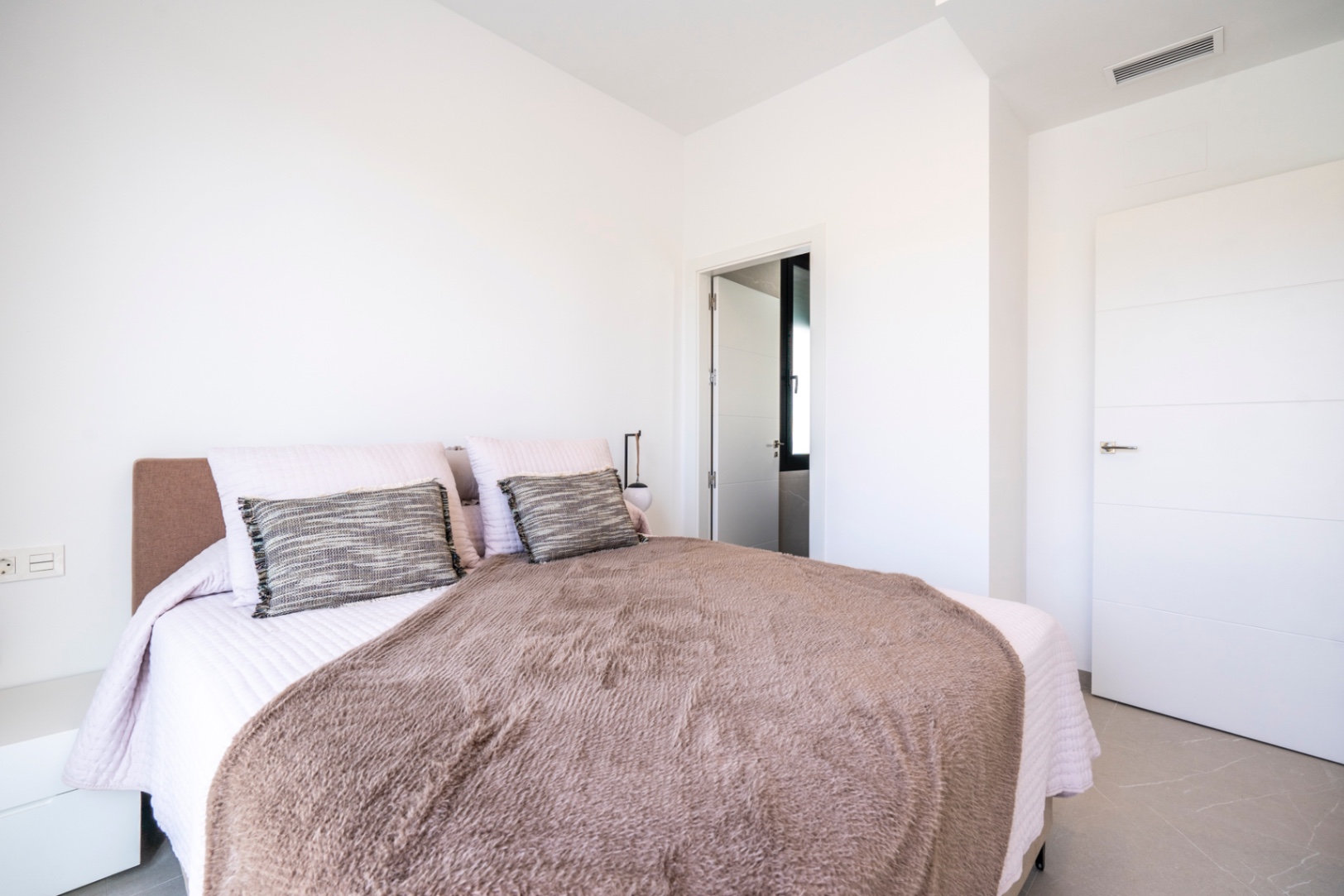 Chalet en venta con 3 dormitorios y piscina en Torre-Pacheco (Murcia)