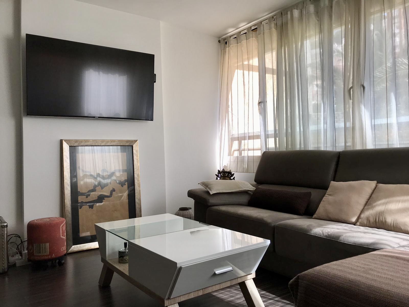 Investering. Appartement te koop in La Cala de Benidorm met gemeenschappelijk zwembad