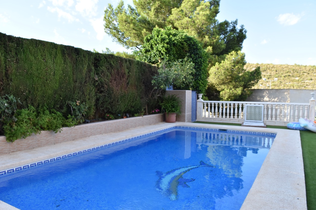 Zu verkaufen in La Nucia: Freistehende Villa mit Pool - Ihr Traumhaus wartet auf Sie!