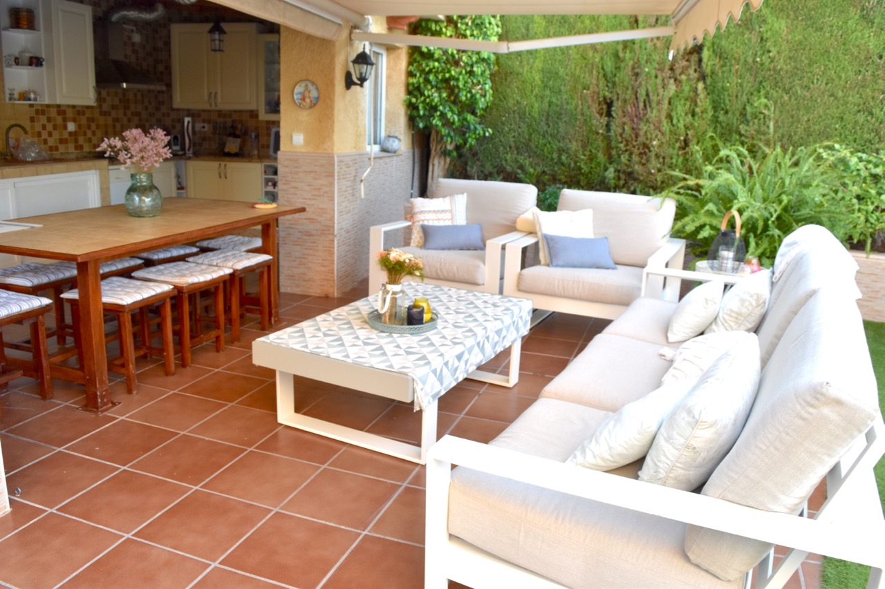 Te koop in La Nucia: vrijstaande villa met zwembad - uw droomhuis wacht op u!
