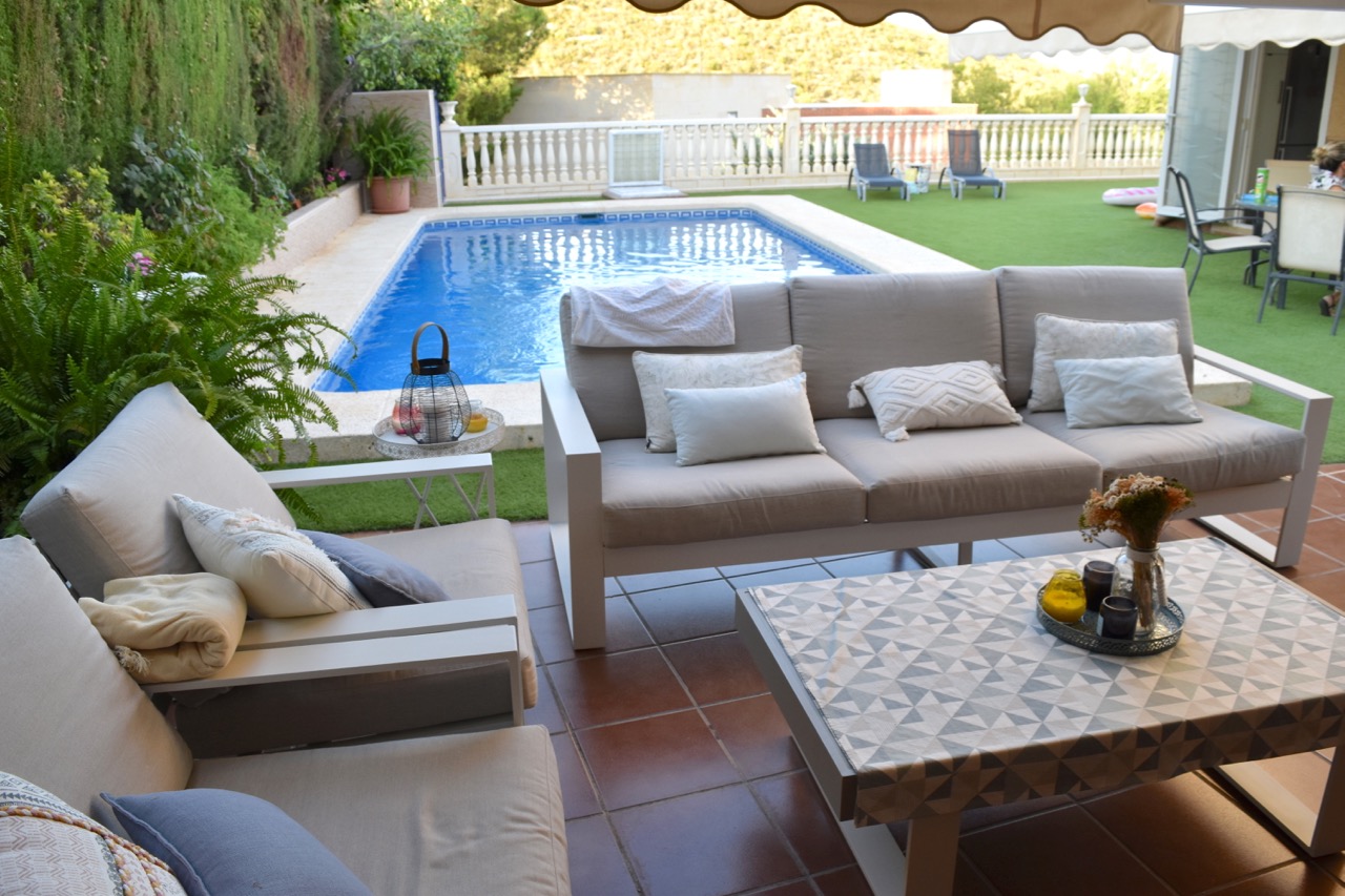 Til salgs i La Nucia: Frittliggende villa med basseng - ditt drømmehus venter på deg!
