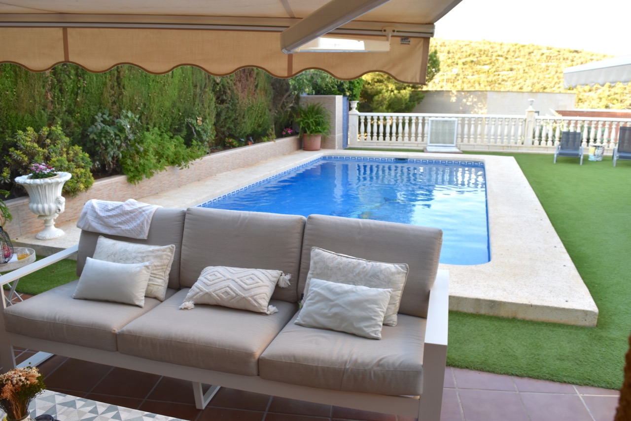 For Sale in La Nucia: Detached Villa with Pool - Your Dream Home Awaits You!