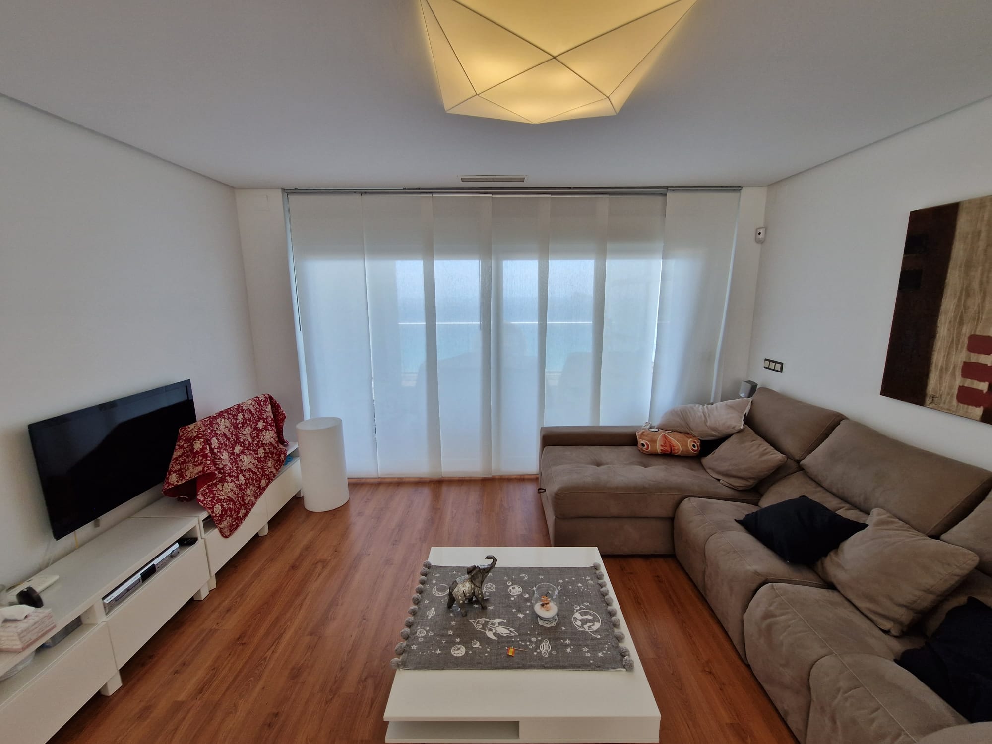 Apartamento en Primera Línea de Poniente Benidorm: Tu Experiencia de Vida Costera Ideal