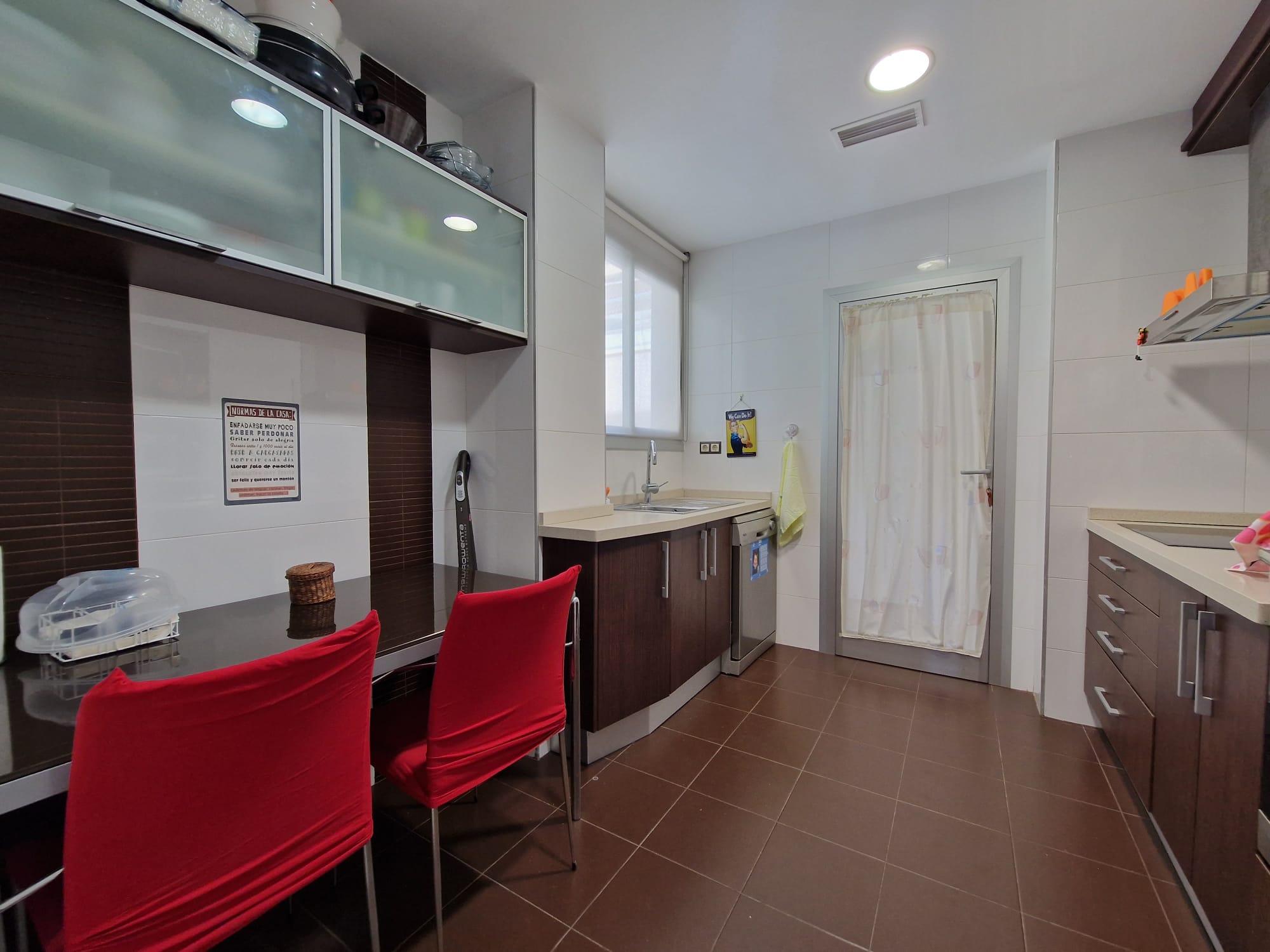 Apartamento en Primera Línea de Poniente Benidorm: Tu Experiencia de Vida Costera Ideal